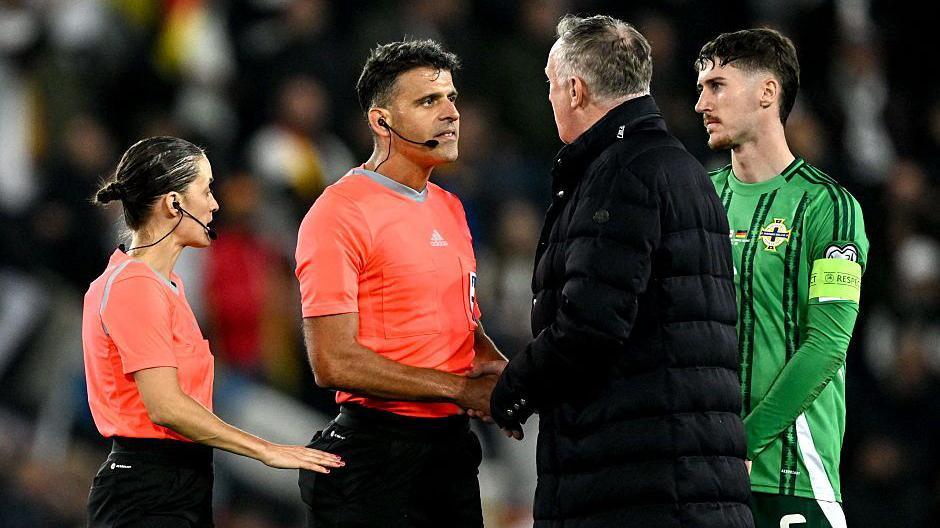 انتقاد مایکل اونیل از داوری در شکست ایرلند شمالی مقابل آلمان